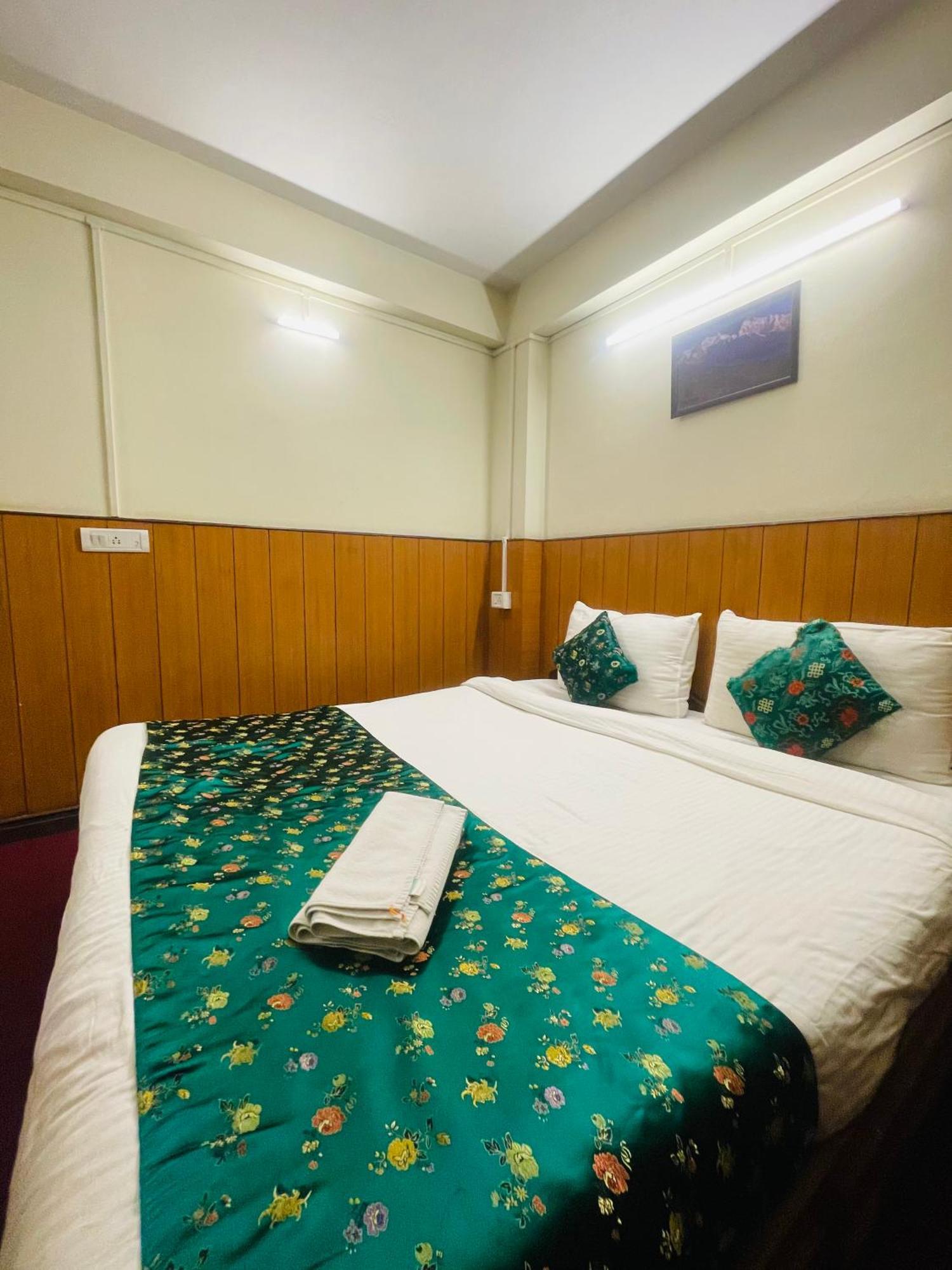 Hotel Palm Street Near Taj Агра Екстер'єр фото